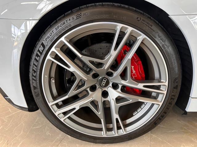 Ｒ８ Ｖ１０クーペパフォマンス５．２ＦＳＩクワトロ　４ＷＤ　バング＆オルフセンオーディオ・ファインナッパレザースポーツシートリアビューカメラ・・セラミックブレーキグロスレッド・アウディパーキングシステム（26枚目）