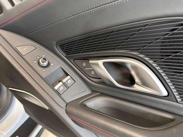 Ｒ８ Ｖ１０クーペパフォマンス５．２ＦＳＩクワトロ　４ＷＤ　バング＆オルフセンオーディオ・ファインナッパレザースポーツシートリアビューカメラ・・セラミックブレーキグロスレッド・アウディパーキングシステム（54枚目）
