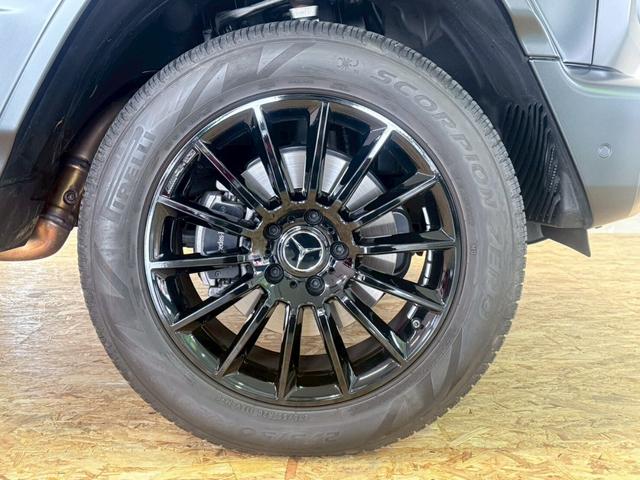 Gクラス G400d AMGライン  4WD ディーゼルターボ ガラススライディングルーフ・ラグジュアリーPKG・ナイトPKGマグノ・ブルメスター・ステアリングヒーター・チェリーウッドラゲッジフロア・シートヒータープラス・電動ランバーサポート(21枚目)