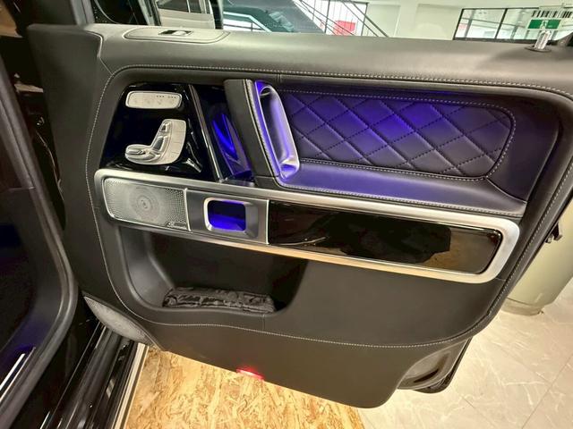 Gクラス G63 4WD・ラグジュアリーPKG AMGエクスクルーシブPKG・ブルメスターサウンドシステム・ガラススライディングルーフ・ナッパレザーダイヤモンドステッチシート・ベンチレーター・ヒータープラス・電動ランバーサポート(56枚目)