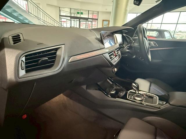 1シリーズ 118i Mスポーツ DCT iDriveナビゲーションPKG・ETC機能付ルームミラー・Applecarplay・インテリジェントパーソナルアシスタント・置く充電・前後ドラレコ・フットトランクオープナー(49枚目)