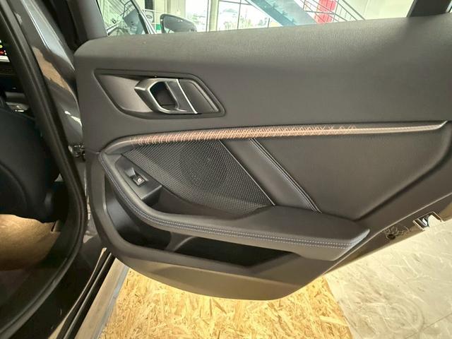 1シリーズ 118i Mスポーツ DCT iDriveナビゲーションPKG・ETC機能付ルームミラー・Applecarplay・インテリジェントパーソナルアシスタント・置く充電・前後ドラレコ・フットトランクオープナー(63枚目)