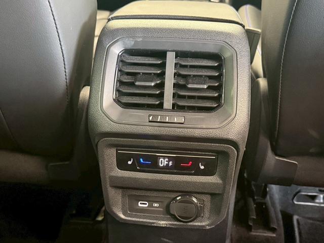 ティグアン Ｒ　４モーション　４ＷＤ　Ｒ専用ナパレザーシート＆クロームＰ　　　・シートヒーター・ハンドルヒーター・ＨＵＤ・パワーテールゲート・Ａｐｐｌｅｃａｒｐｌａｙ・ＡｎｄｒｏｉｄＡｕｔｏ・３６０度カメラ（48枚目）