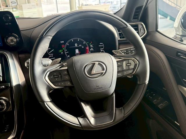 ＬＸ ＬＸ６００　４ＷＤ　モデリスタエアロ・セキュリティ・　　　マークレビンソン・リアエンターテイメント・クールボックス・ホワイト＆ダークセピア・デジタルインナーミラー・置き充電・ドラレコ前後（30枚目）