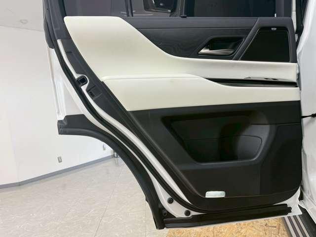 ＬＸ ＬＸ６００　４ＷＤ　モデリスタエアロ・セキュリティ・　　　マークレビンソン・リアエンターテイメント・クールボックス・ホワイト＆ダークセピア・デジタルインナーミラー・置き充電・ドラレコ前後（65枚目）