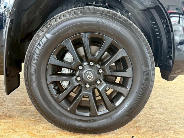 ランドクルーザープラド ＴＸ　Ｌパッケージ　マットブラックエディション　ディーゼルターボ　４ＷＤ　７人乗・メーカーナビ・３６０度カメラ・ウッドコンビステアリング・デジタルインナーミラー（22枚目）