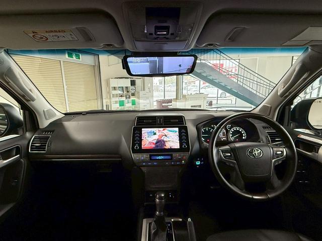 ランドクルーザープラド ＴＸ　Ｌパッケージ　マットブラックエディション　ディーゼルターボ　４ＷＤ　７人乗・メーカーナビ・３６０度カメラ・ウッドコンビステアリング・デジタルインナーミラー（23枚目）