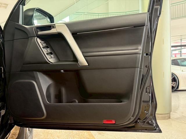 ランドクルーザープラド ＴＸ　Ｌパッケージ　マットブラックエディション　ディーゼルターボ　４ＷＤ　７人乗・メーカーナビ・３６０度カメラ・ウッドコンビステアリング・デジタルインナーミラー（59枚目）