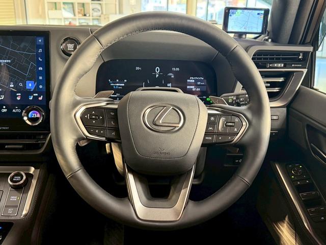 GX GX550 バージョンL 4WD マークレビンソン・フロントモデリスタエアロ・デジタルキー・パノラマルーフ・ドラレコ前後・ITSコネクト・クールボックス・HUD・全周囲カメラ・Applecarplay(26枚目)