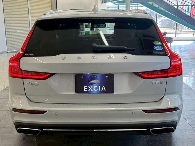 Ｖ６０ Ｔ５　インスクリプション　ハーマンカードン・パノラミックスライディングルーフ・白革シート＆ヒーター＆クーラー・ＢＳＭ・ＨＵＤ・レーンアシスト・全方位カメラ・社外デジタルインナーミラー・前後ドラレコ内臓・前席マッサージ付（10枚目）