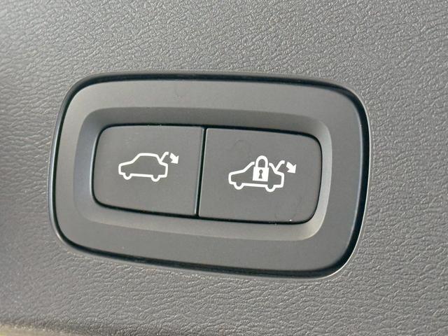 Ｖ６０ Ｔ５　インスクリプション　ハーマンカードン・パノラミックスライディングルーフ・白革シート＆ヒーター＆クーラー・ＢＳＭ・ＨＵＤ・レーンアシスト・全方位カメラ・社外デジタルインナーミラー・前後ドラレコ内臓・前席マッサージ付（12枚目）