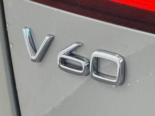 Ｖ６０ Ｔ５　インスクリプション　ハーマンカードン・パノラミックスライディングルーフ・白革シート＆ヒーター＆クーラー・ＢＳＭ・ＨＵＤ・レーンアシスト・全方位カメラ・社外デジタルインナーミラー・前後ドラレコ内臓・前席マッサージ付（16枚目）