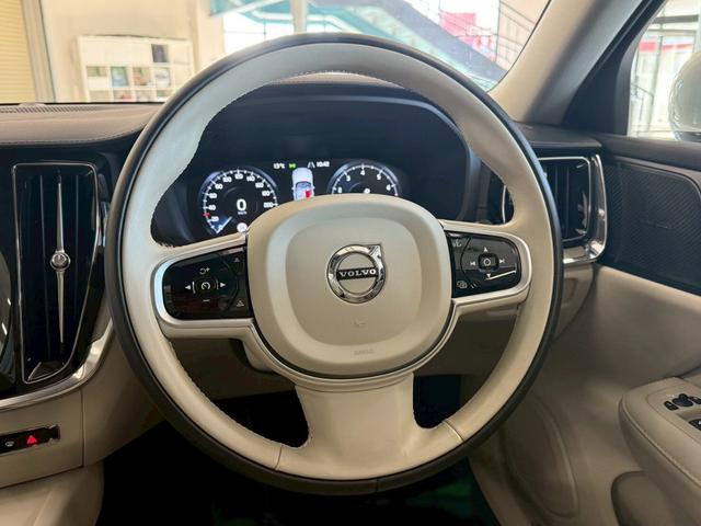 Ｖ６０ Ｔ５　インスクリプション　ハーマンカードン・パノラミックスライディングルーフ・白革シート＆ヒーター＆クーラー・ＢＳＭ・ＨＵＤ・レーンアシスト・全方位カメラ・社外デジタルインナーミラー・前後ドラレコ内臓・前席マッサージ付（23枚目）