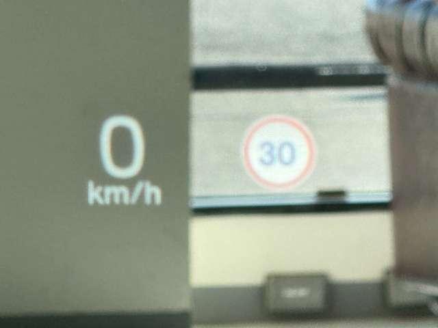 Ｖ６０ Ｔ５　インスクリプション　ハーマンカードン・パノラミックスライディングルーフ・白革シート＆ヒーター＆クーラー・ＢＳＭ・ＨＵＤ・レーンアシスト・全方位カメラ・社外デジタルインナーミラー・前後ドラレコ内臓・前席マッサージ付（25枚目）