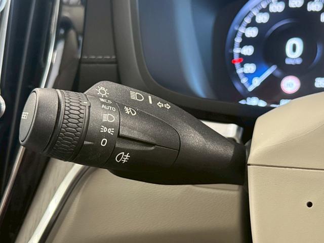 Ｖ６０ Ｔ５　インスクリプション　ハーマンカードン・パノラミックスライディングルーフ・白革シート＆ヒーター＆クーラー・ＢＳＭ・ＨＵＤ・レーンアシスト・全方位カメラ・社外デジタルインナーミラー・前後ドラレコ内臓・前席マッサージ付（26枚目）