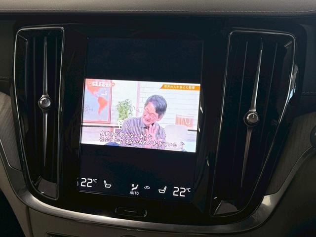 Ｖ６０ Ｔ５　インスクリプション　ハーマンカードン・パノラミックスライディングルーフ・白革シート＆ヒーター＆クーラー・ＢＳＭ・ＨＵＤ・レーンアシスト・全方位カメラ・社外デジタルインナーミラー・前後ドラレコ内臓・前席マッサージ付（34枚目）