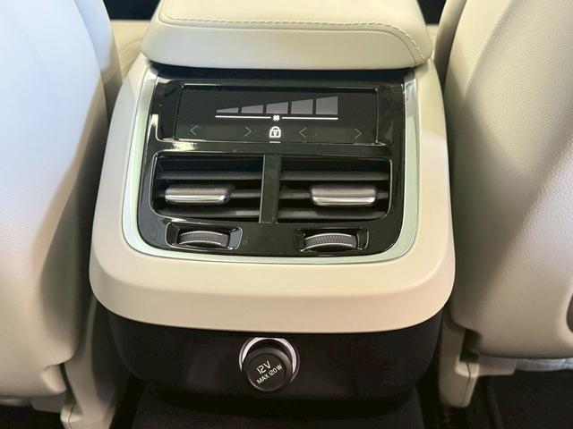 Ｖ６０ Ｔ５　インスクリプション　ハーマンカードン・パノラミックスライディングルーフ・白革シート＆ヒーター＆クーラー・ＢＳＭ・ＨＵＤ・レーンアシスト・全方位カメラ・社外デジタルインナーミラー・前後ドラレコ内臓・前席マッサージ付（48枚目）