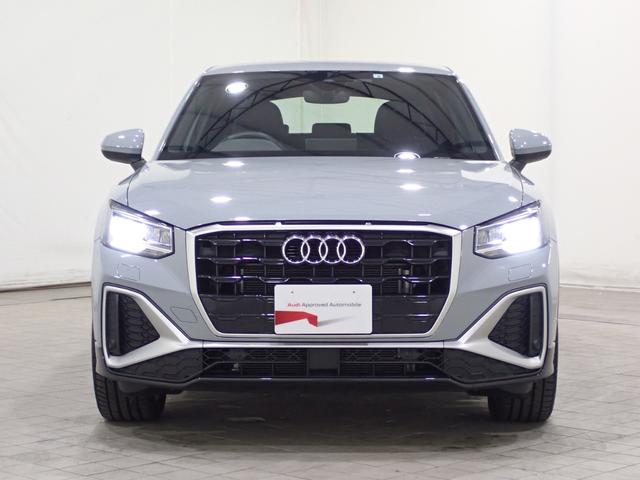 Ｑ２ ３５ＴＦＳＩ　Ｓライン　ＳｌｉｎｅプラスＰ／アシスタンスＰ／クロス／レザーシートＳｌｉｎｅロゴ／マンハッタングレー／テクノロジーパッケージ／マルチカラーアンビエントライティング／ナビゲーションＰ／コンビ＆アシスタンスＰ（4枚目）