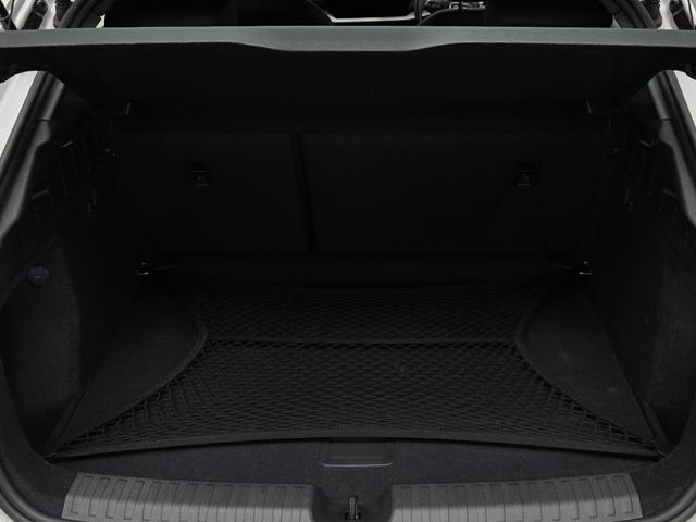 Ａ３ スポーツバック３０ＴＦＳＩアドバンスド　バーチャルコックピット／マルチメディアインターフェイス／２０スポークアルミホイール／ＬＥＤヘッドライト／（35枚目）