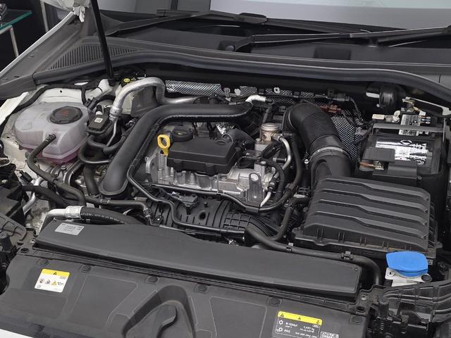 Ａ３ スポーツバック３０ＴＦＳＩアドバンスド　バーチャルコックピット／マルチメディアインターフェイス／２０スポークアルミホイール／ＬＥＤヘッドライト／（37枚目）