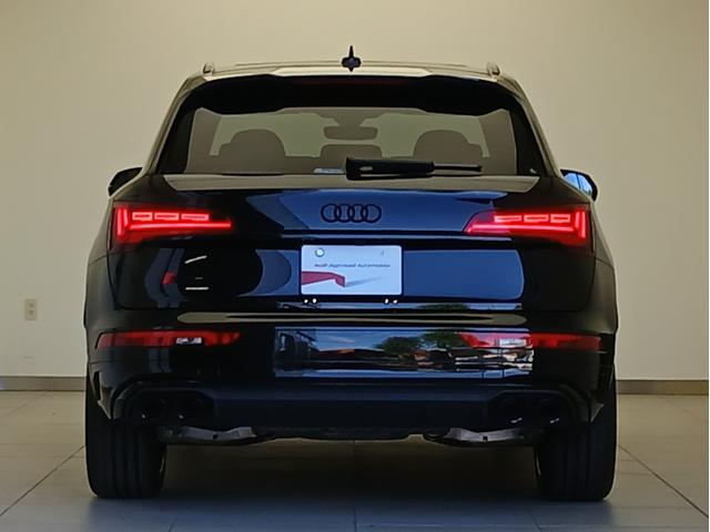 SQ5 ベースグレード レザーパッケージ パノラマサンルーフ アダプティブSスポーツエアサスペンション ブラック Audi rings & ブラックスタイリング プライバシーガラス コンフォートパッケージ(4枚目)