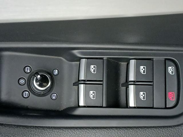 Ａ４ ３５ＴＦＳＩスポーツ　Ｓラインパッケージ　エクステリアパッケージ　Ｓ　ｌｉｎｅ　パッケージ　アシスタンスパッケージアンビエントライティング　バーチャルコックピット　フラットボトムステアリング　マトリクスＬＥＤヘッドライトパッケージ（42枚目）