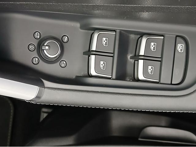 SQ2 ベースグレード Bang & Olufsen サウンドシステム アシスタンスパッケージ オートマチックテールゲート カラードブレーキキャリパー レッド ナビゲーションパッケージ バーチャルコックピット(25枚目)