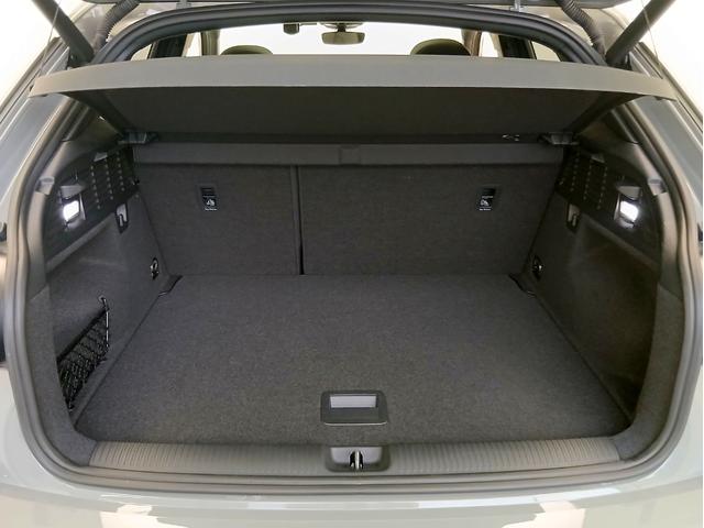 SQ2 ベースグレード Bang & Olufsen サウンドシステム アシスタンスパッケージ オートマチックテールゲート カラードブレーキキャリパー レッド ナビゲーションパッケージ バーチャルコックピット(50枚目)