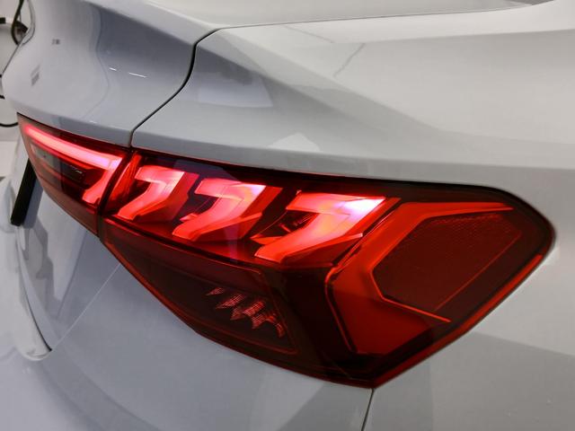 A3セダン 40TFSIクワトロ Sライン ナビゲーションパッケージ ラグジュアリーパッケージ S lineプラスパッケージ フロントシート電動調整機能 シートヒーター レーンアシスト/アダプティブクルーズアシスト(10枚目)