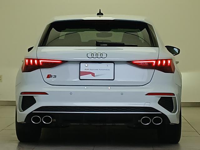 S3 スポーツバック ファインナッパレザー Bang & Olufsen 3Dサウンドシステム マトリクスLEDヘッドライト ダイナミックターンインディケーター プライバシーガラス カラードブレーキキャリパー レット(4枚目)