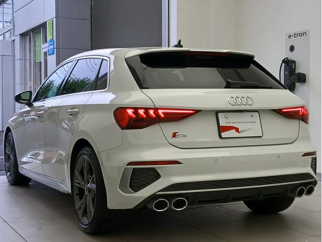 S3 スポーツバック ファインナッパレザー Bang & Olufsen 3Dサウンドシステム マトリクスLEDヘッドライト ダイナミックターンインディケーター プライバシーガラス カラードブレーキキャリパー レット(5枚目)