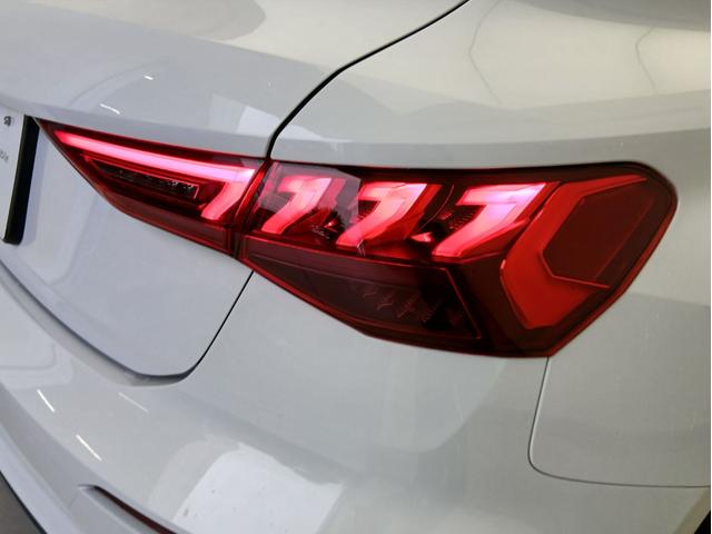 S3 スポーツバック ファインナッパレザー Bang & Olufsen 3Dサウンドシステム マトリクスLEDヘッドライト ダイナミックターンインディケーター プライバシーガラス カラードブレーキキャリパー レット(8枚目)