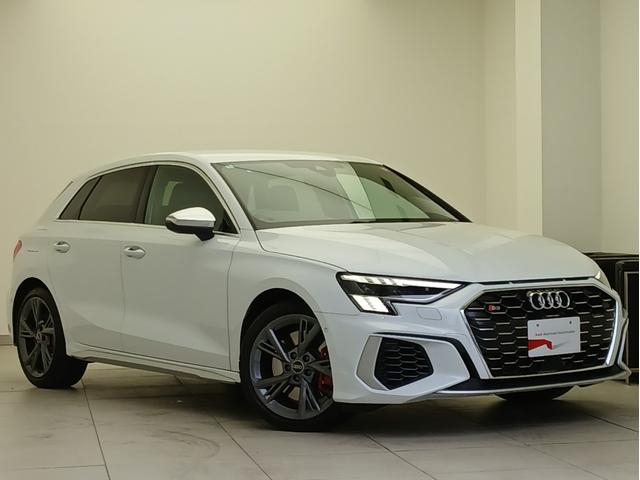 S3 スポーツバック ファインナッパレザー Bang & Olufsen 3Dサウンドシステム マトリクスLEDヘッドライト ダイナミックターンインディケーター プライバシーガラス カラードブレーキキャリパー レット(25枚目)