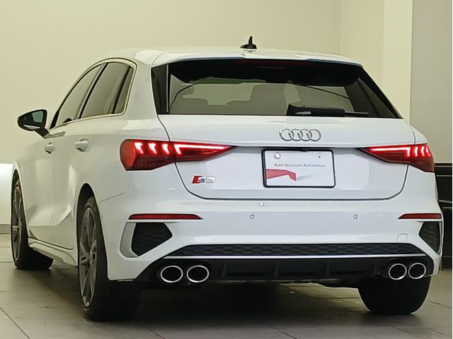 S3 スポーツバック ファインナッパレザー Bang & Olufsen 3Dサウンドシステム マトリクスLEDヘッドライト ダイナミックターンインディケーター プライバシーガラス カラードブレーキキャリパー レット(26枚目)