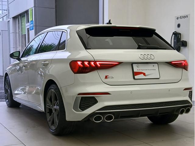 S3 スポーツバック ファインナッパレザー Bang & Olufsen 3Dサウンドシステム マトリクスLEDヘッドライト ダイナミックターンインディケーター プライバシーガラス カラードブレーキキャリパー レット(27枚目)