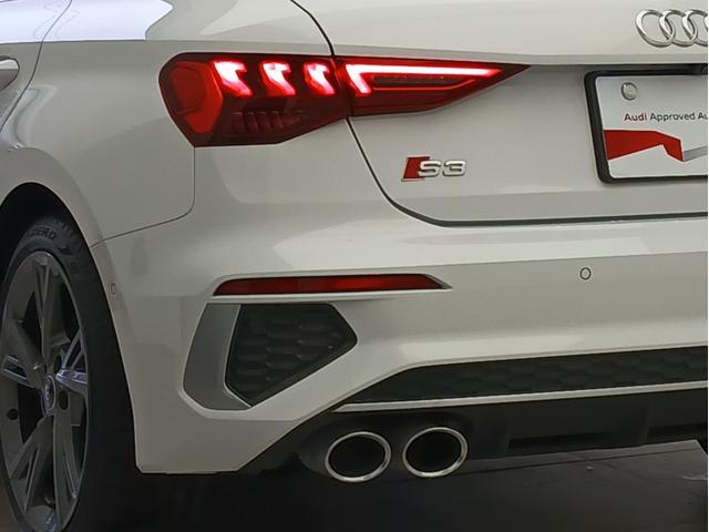 S3 スポーツバック ファインナッパレザー Bang & Olufsen 3Dサウンドシステム マトリクスLEDヘッドライト ダイナミックターンインディケーター プライバシーガラス カラードブレーキキャリパー レット(28枚目)