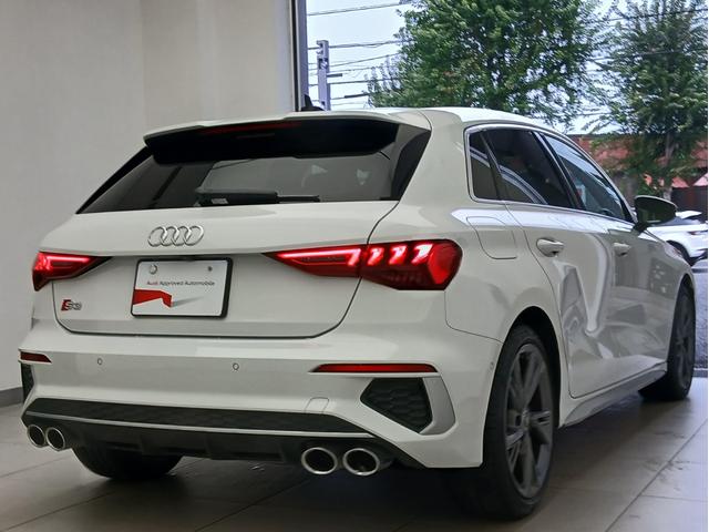 S3 スポーツバック ファインナッパレザー Bang & Olufsen 3Dサウンドシステム マトリクスLEDヘッドライト ダイナミックターンインディケーター プライバシーガラス カラードブレーキキャリパー レット(29枚目)