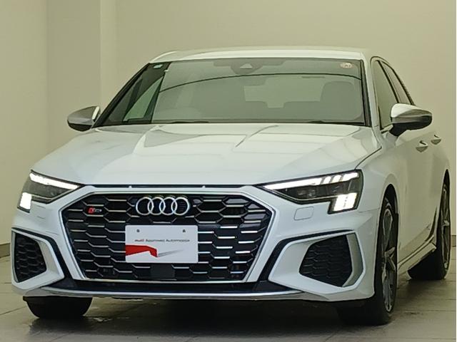 S3 スポーツバック ファインナッパレザー Bang & Olufsen 3Dサウンドシステム マトリクスLEDヘッドライト ダイナミックターンインディケーター プライバシーガラス カラードブレーキキャリパー レット(31枚目)