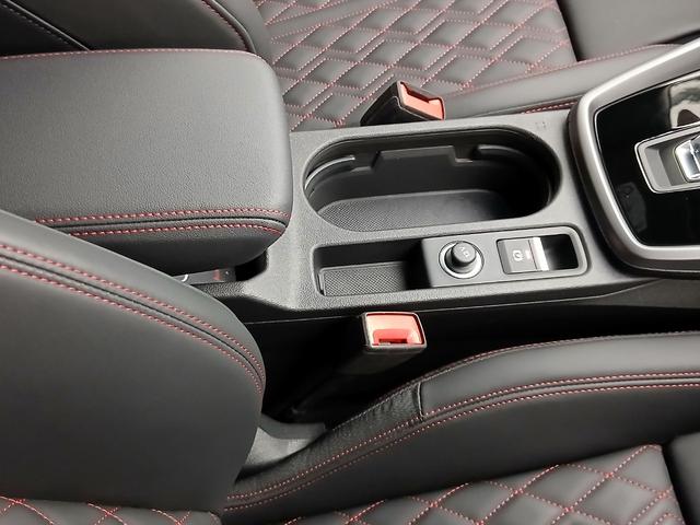 S3 スポーツバック ファインナッパレザー Bang & Olufsen 3Dサウンドシステム マトリクスLEDヘッドライト ダイナミックターンインディケーター プライバシーガラス カラードブレーキキャリパー レット(41枚目)