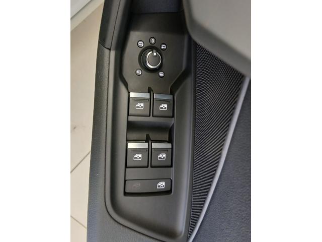 S3 スポーツバック ファインナッパレザー Bang & Olufsen 3Dサウンドシステム マトリクスLEDヘッドライト ダイナミックターンインディケーター プライバシーガラス カラードブレーキキャリパー レット(42枚目)