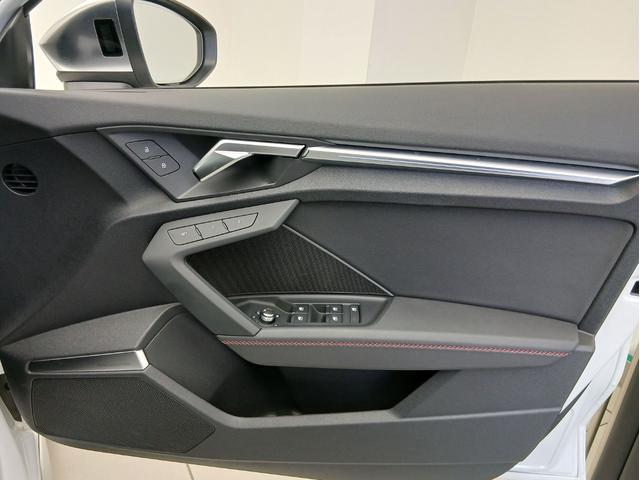 S3 スポーツバック ファインナッパレザー Bang & Olufsen 3Dサウンドシステム マトリクスLEDヘッドライト ダイナミックターンインディケーター プライバシーガラス カラードブレーキキャリパー レット(43枚目)