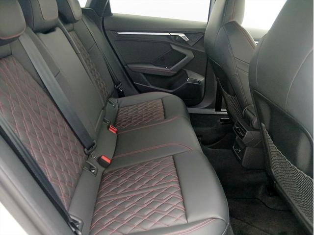 S3 スポーツバック ファインナッパレザー Bang & Olufsen 3Dサウンドシステム マトリクスLEDヘッドライト ダイナミックターンインディケーター プライバシーガラス カラードブレーキキャリパー レット(49枚目)