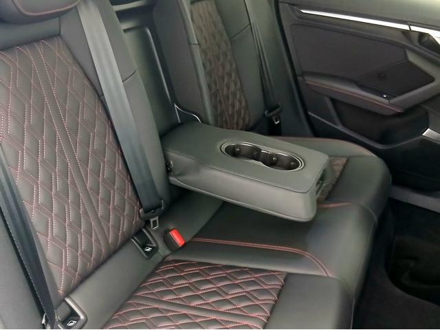 S3 スポーツバック ファインナッパレザー Bang & Olufsen 3Dサウンドシステム マトリクスLEDヘッドライト ダイナミックターンインディケーター プライバシーガラス カラードブレーキキャリパー レット(50枚目)