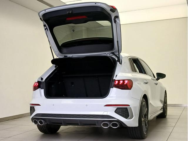 S3 スポーツバック ファインナッパレザー Bang & Olufsen 3Dサウンドシステム マトリクスLEDヘッドライト ダイナミックターンインディケーター プライバシーガラス カラードブレーキキャリパー レット(58枚目)