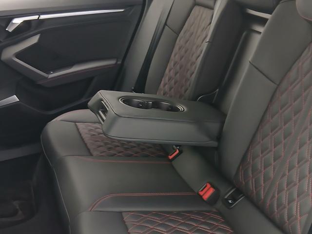 S3 スポーツバック ファインナッパレザー Bang & Olufsen 3Dサウンドシステム マトリクスLEDヘッドライト ダイナミックターンインディケーター プライバシーガラス カラードブレーキキャリパー レット(72枚目)