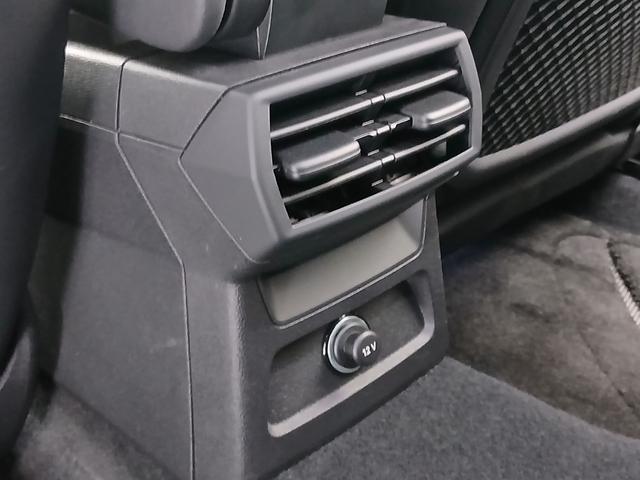 S3 スポーツバック ファインナッパレザー Bang & Olufsen 3Dサウンドシステム マトリクスLEDヘッドライト ダイナミックターンインディケーター プライバシーガラス カラードブレーキキャリパー レット(74枚目)