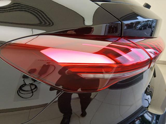 A5アバント TFSIクワトロ 150kW ラグジュアリーパッケージ パノラマガラスルーフ ARヘッドアップディスプレイ Bang&Olufsen ヘッドレストスピーカー MMIパッセンジャーディスプレイ シートベンチレーション(8枚目)