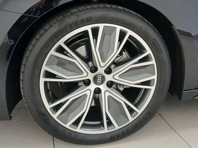 A5アバント TFSIクワトロ 150kW ラグジュアリーパッケージ パノラマガラスルーフ ARヘッドアップディスプレイ Bang&Olufsen ヘッドレストスピーカー MMIパッセンジャーディスプレイ シートベンチレーション(10枚目)