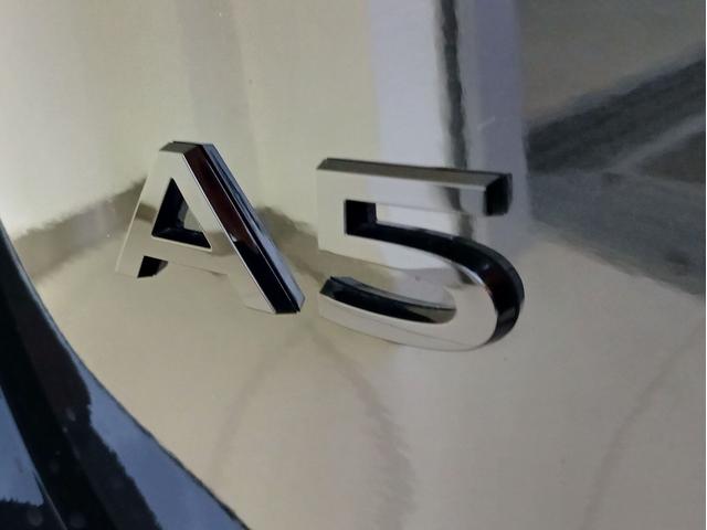 A5アバント TFSIクワトロ 150kW ラグジュアリーパッケージ パノラマガラスルーフ ARヘッドアップディスプレイ Bang&Olufsen ヘッドレストスピーカー MMIパッセンジャーディスプレイ シートベンチレーション(11枚目)