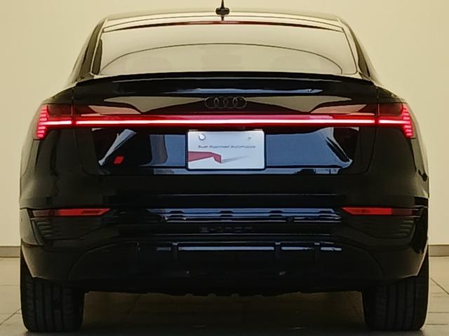 Ｑ８スポーツバック ｅ－トロン ５５ｅ－トロンクワトロ　Ｓライン　デジタルマトリクスＬＥＤヘッドライト　サイレンスパッケージバーチャルエクステリアミラー　インテリアパッケージ　アルミホイール　Ａｕｄｉ　ｒｉｎｇｓ　＆　ブラックスタイリングパッケージ（5枚目）